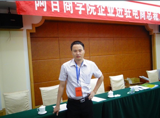 此外,成芳花花世界胡嘉良总经理,也向大家介绍了企业