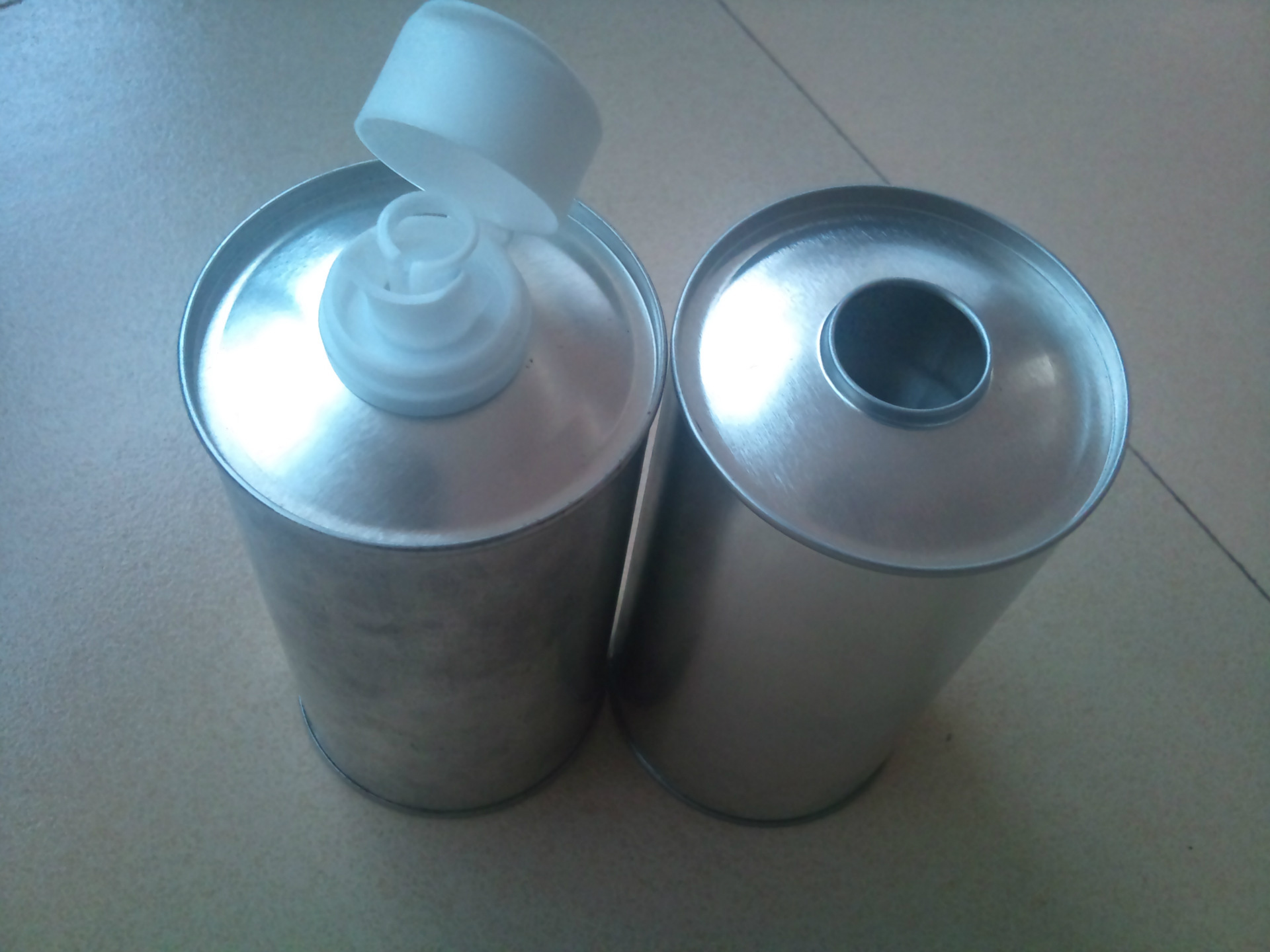 圆形500ml食用油铁罐包装,圆柱形500ml食用油瓶,食用油铁桶厂家