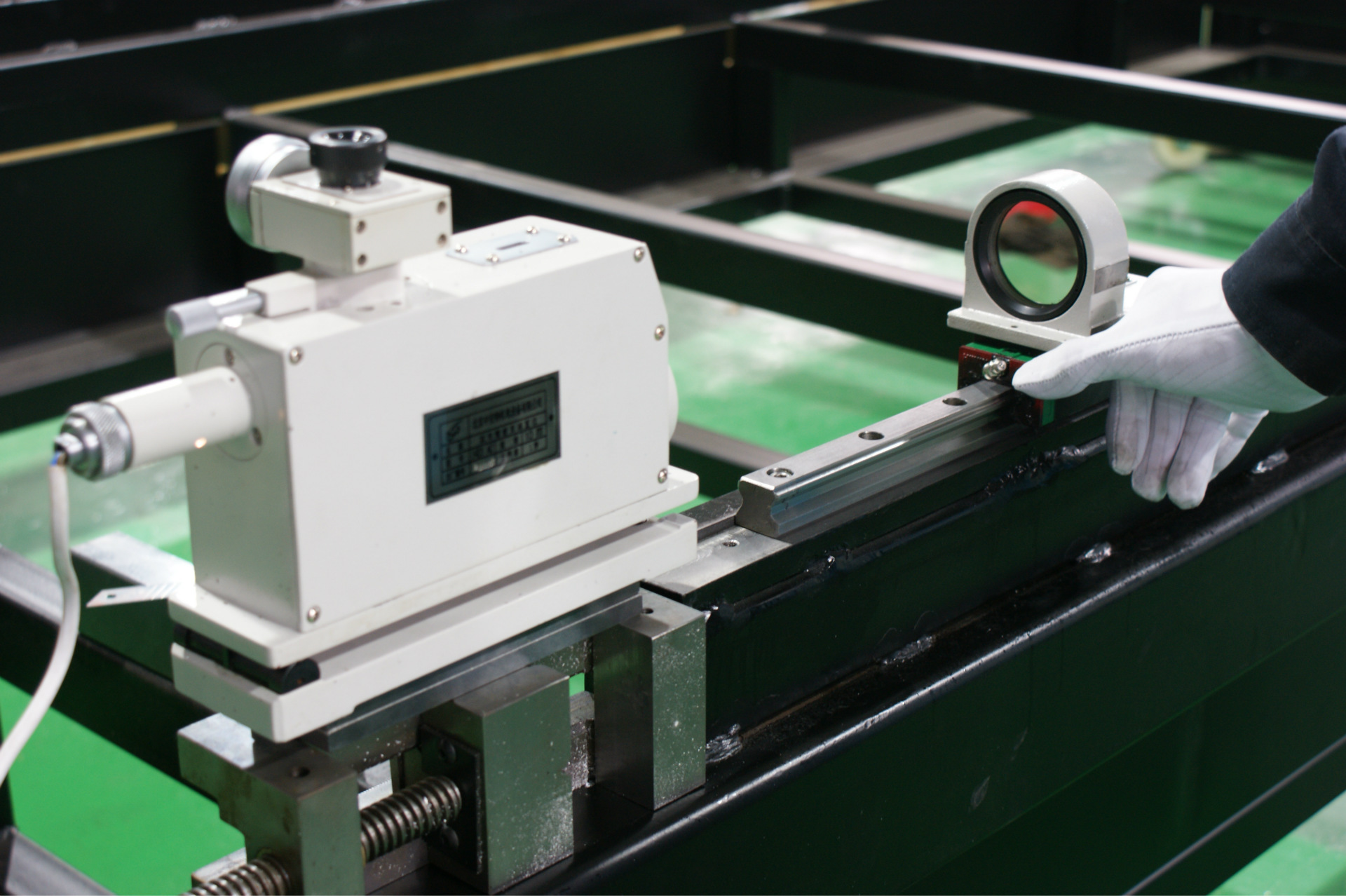 宏山布料激光切割机t1680单头皮革激光机服装激光切割机