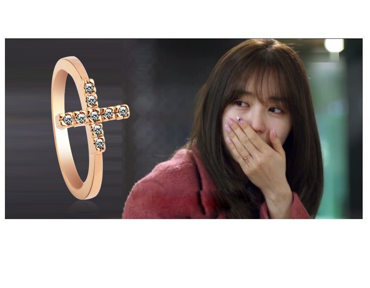 c338韩剧《想你》尹恩惠李秀妍同zoe款金色十字架水钻戒指 韩国