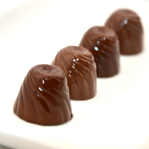 珍美手工diy进口原料制盒装单扭黑巧克力糖果500g 厂家特价批发