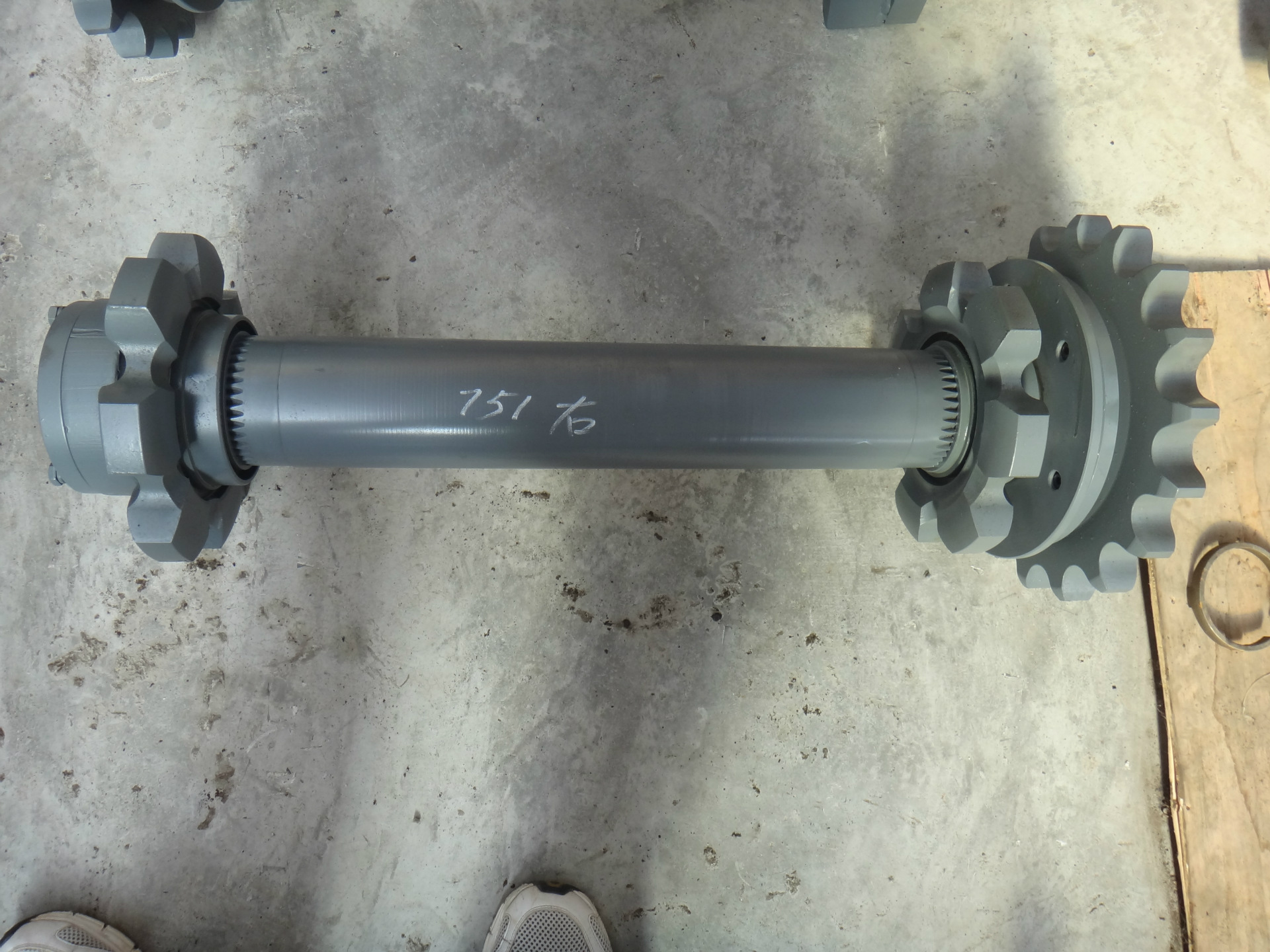 供应优质三一摊铺机配件输料驱动轴