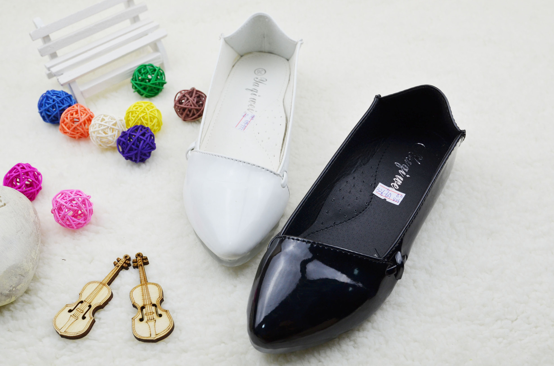 惠东女鞋厂家直销亮面漆皮尖头水晶底果冻底平底鞋女单鞋包头拖鞋