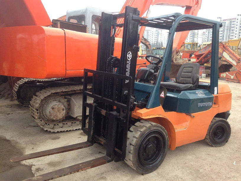 日本toyota丰田7fb30叉车出售机械挡2z发动机