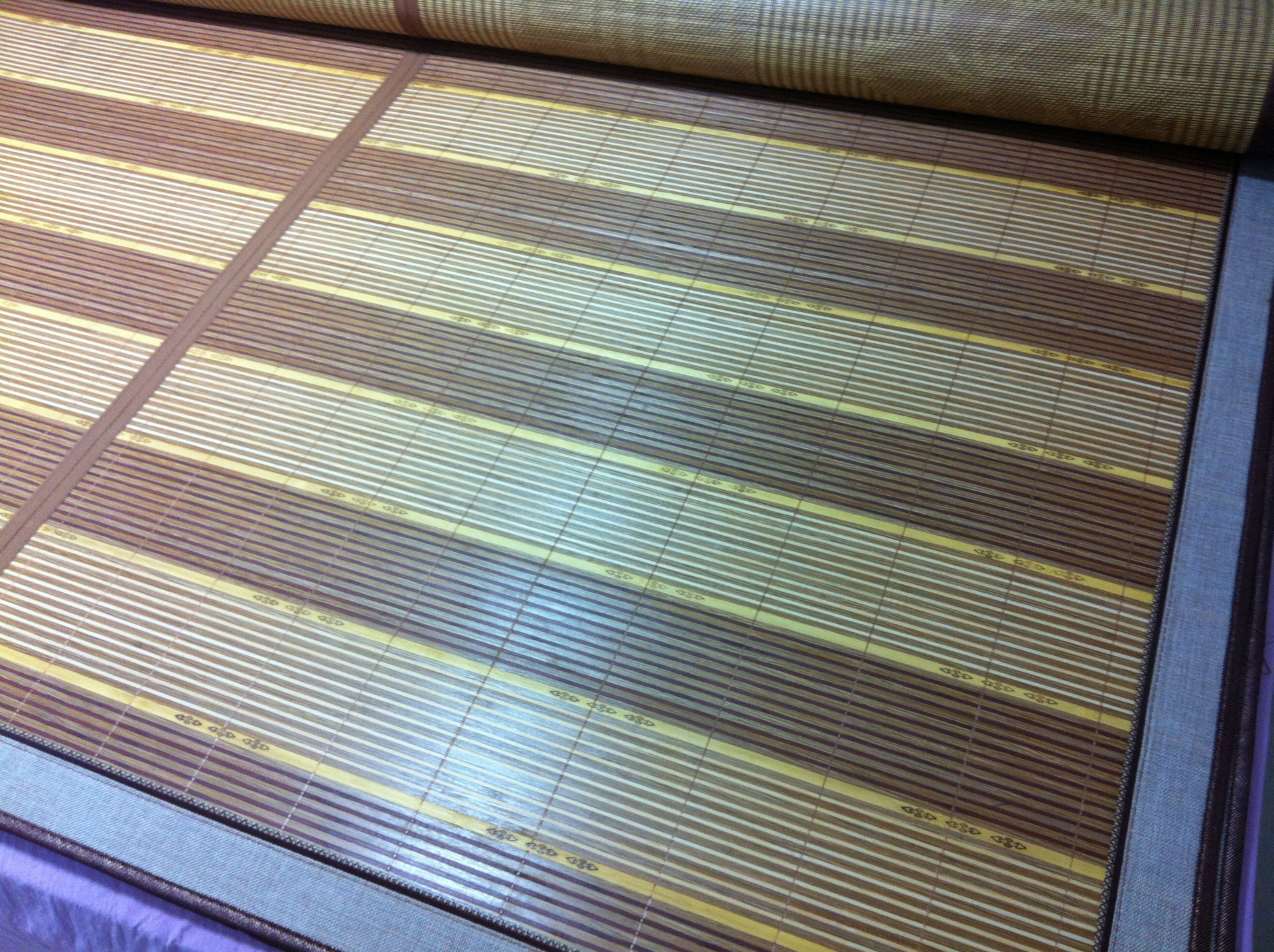 批发精品双色木纹席,环保竹凉席