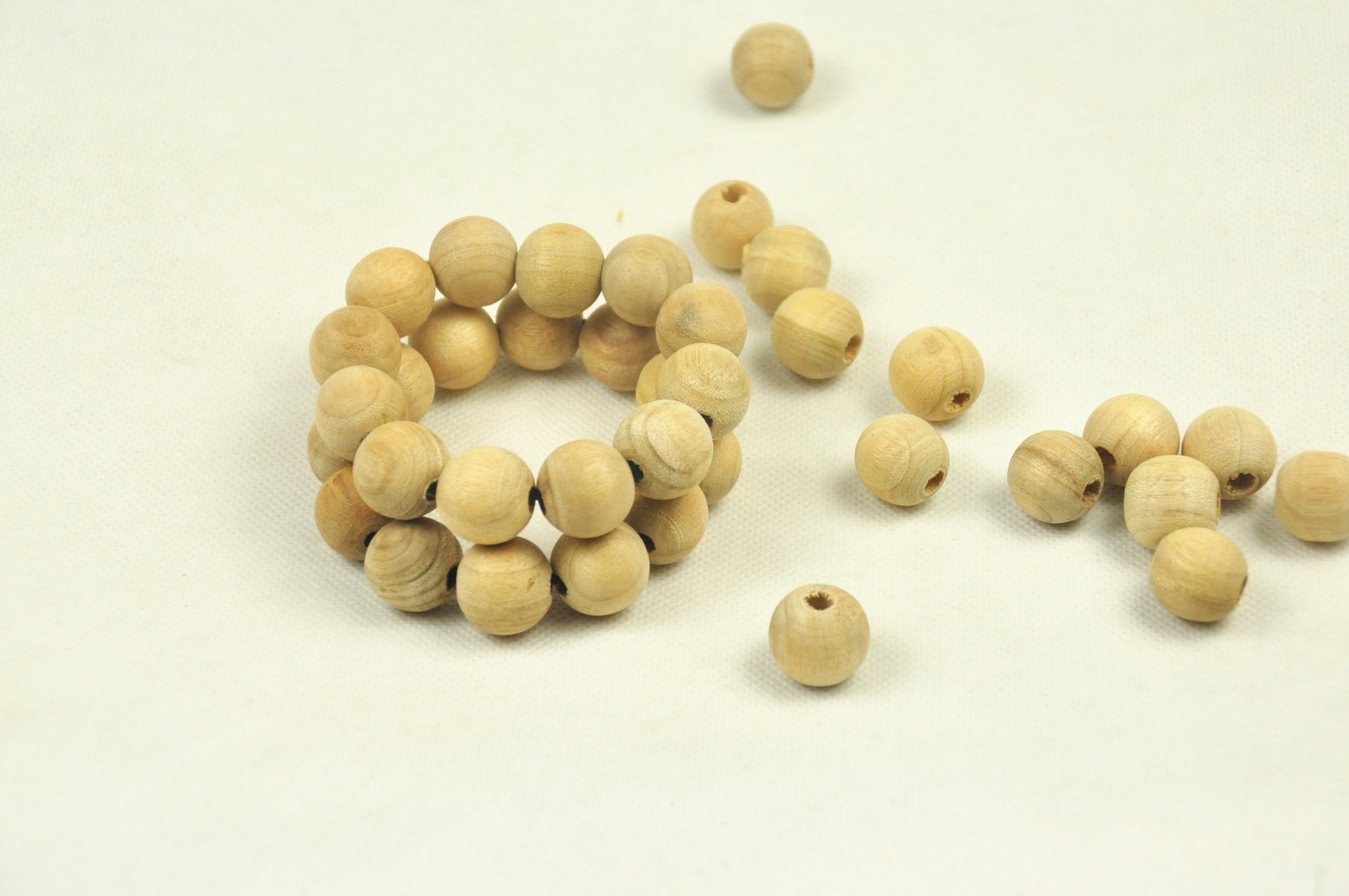 1.8cm钻孔樟木珠 香樟木球 防虫防蛀防霉 创意diy