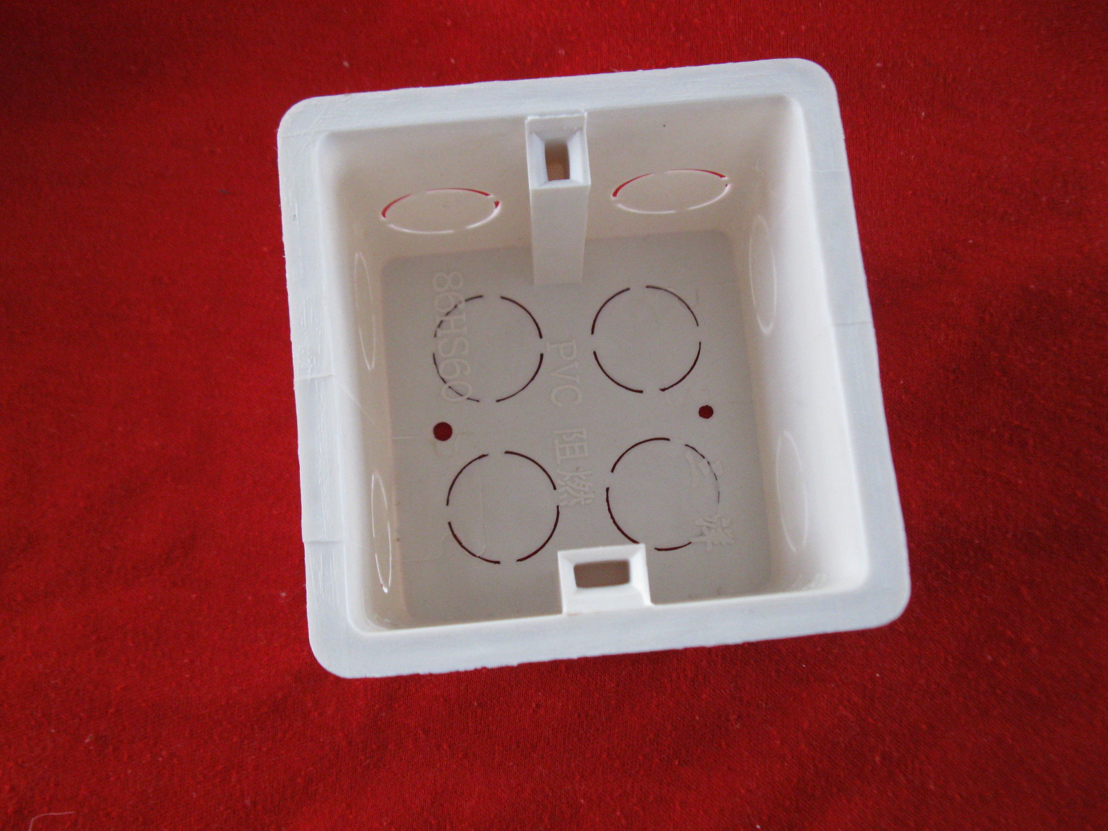 厂家供应 pvc原料阻燃穿筋接线盒质量保证 一箱起批发