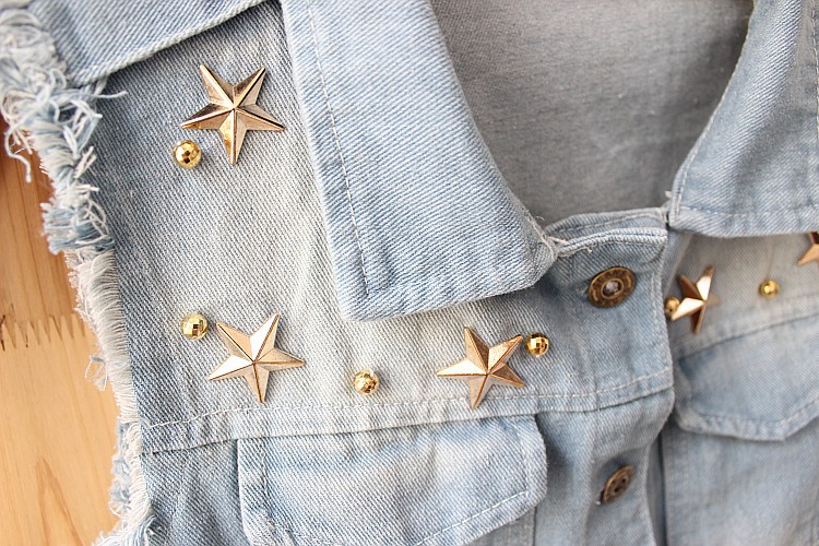 此款牛仔是经过打磨做旧工艺 衣服的背面偶尔有小球不是质量问题哦 卖