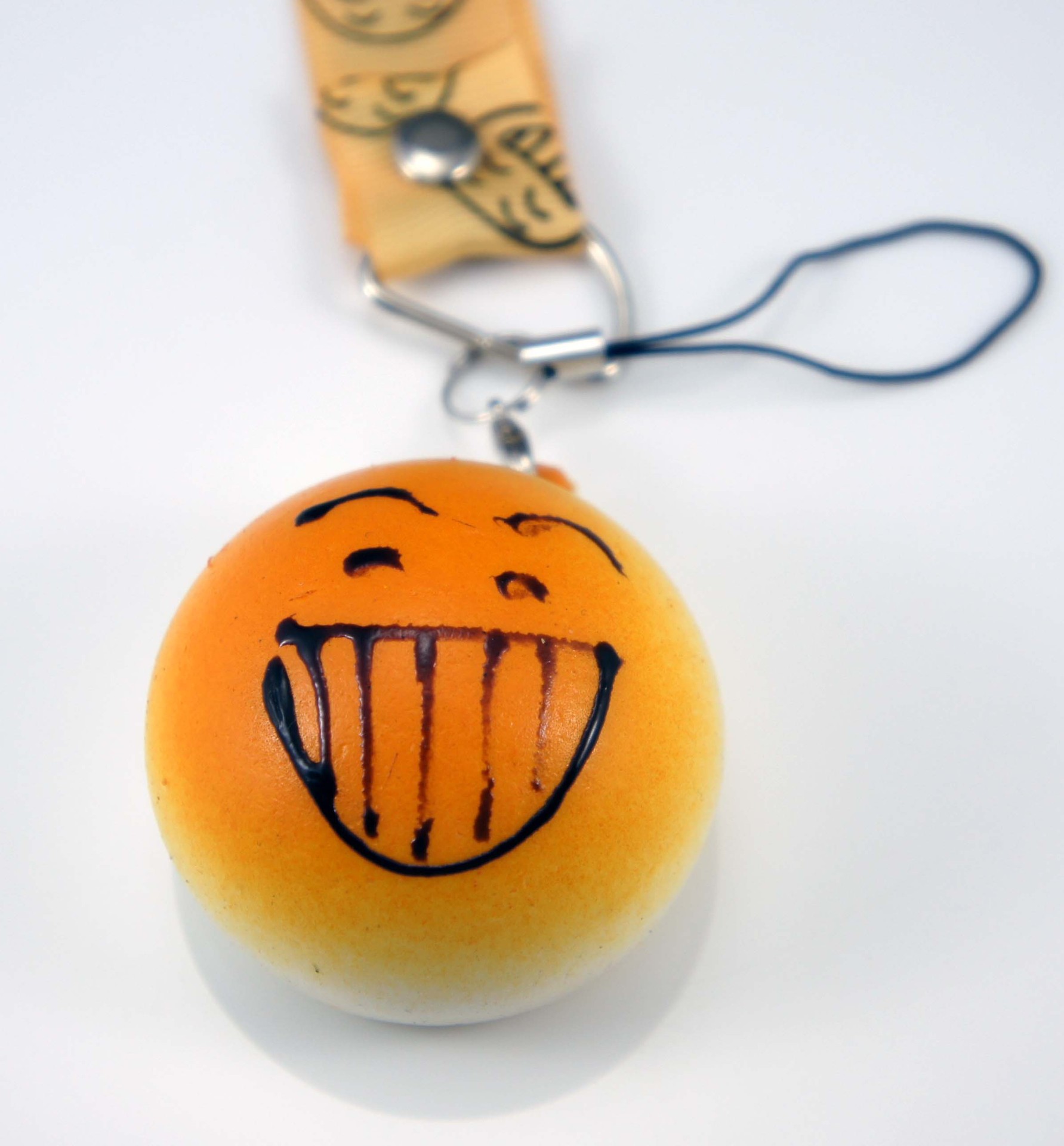 表情小面包 笑脸面包 带吊绳 时尚挂饰 多种表情 仿真面包