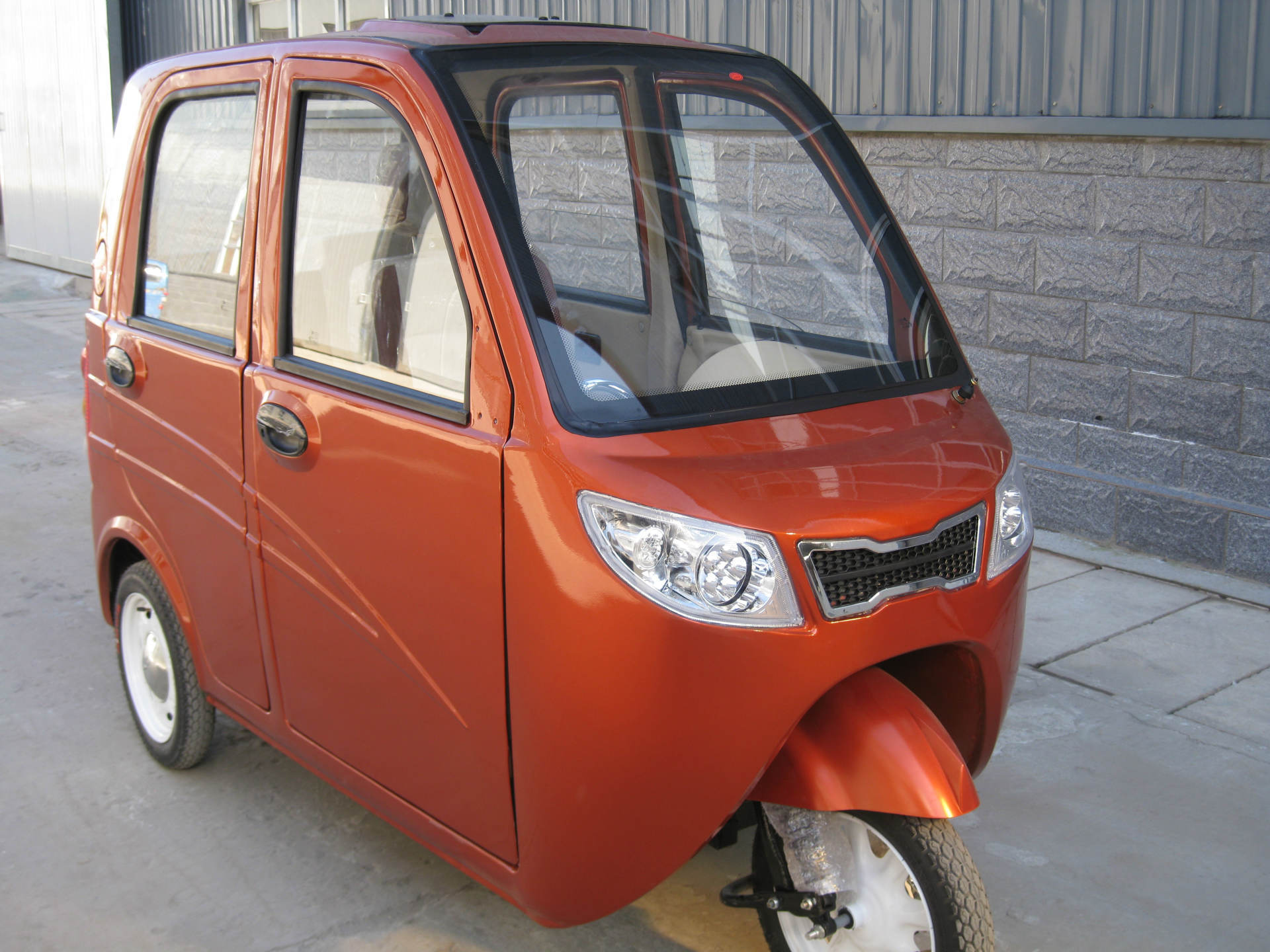 华鑫 低速电动车 qf8 橙色超低价出售 老年首选全封闭挡风型