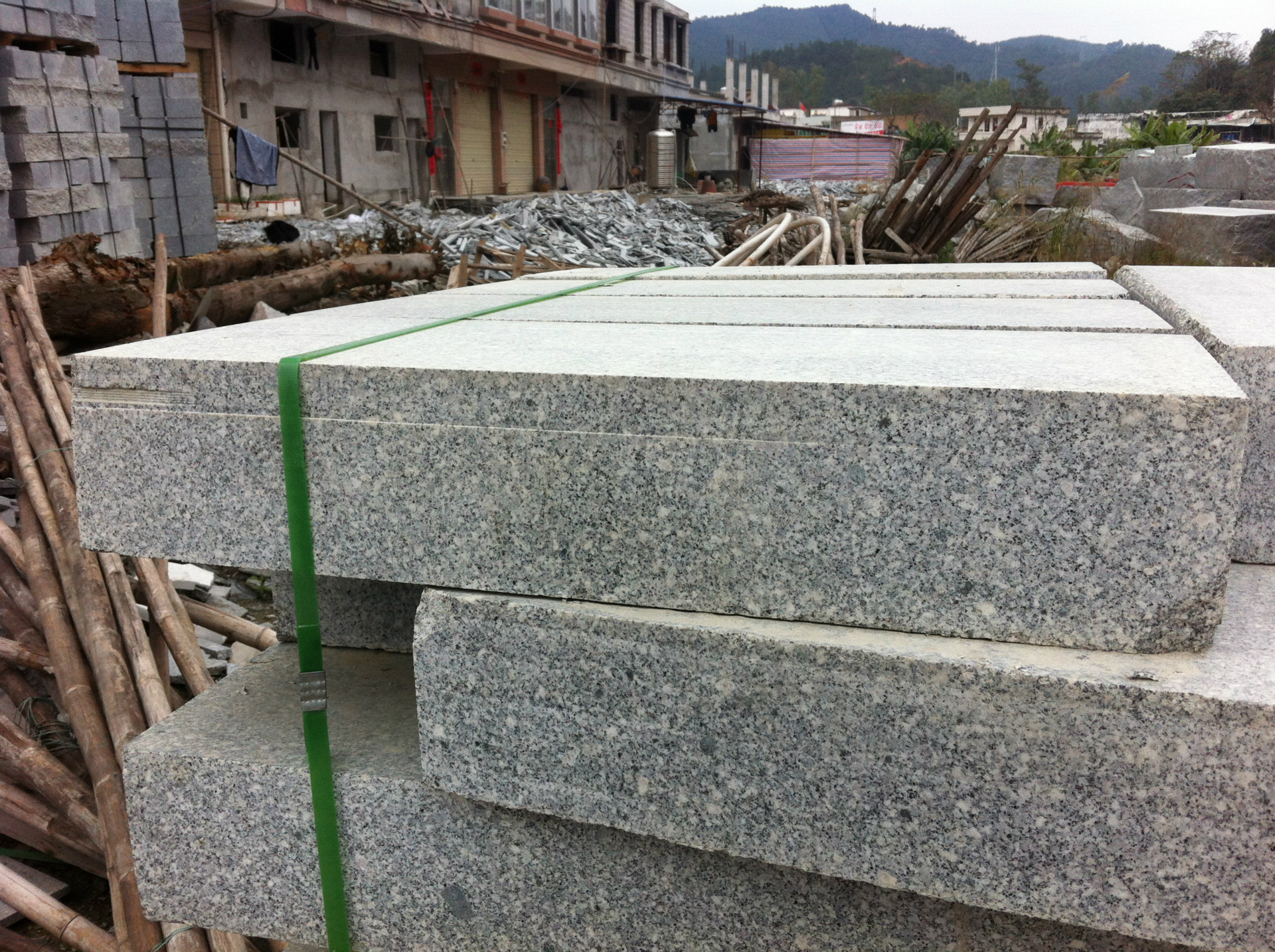 603灰麻芝麻白中花白麻石条挡车石围拦石雕像罗马柱白麻花封开花图片