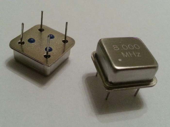 供应厂家批发 有源晶振 钟振半尺寸 振荡器 dip 8mhz 8.000mhz 插件