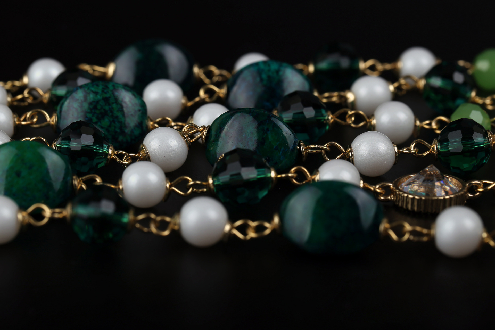 青岛饰品批发 欧美大牌 凤尾石 镶钻两色入毛衣链