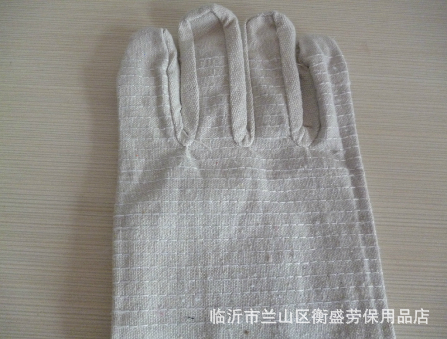 供应优质纯棉甲布双层帆布手套批发多种电焊手套劳保用品质优价廉厂家