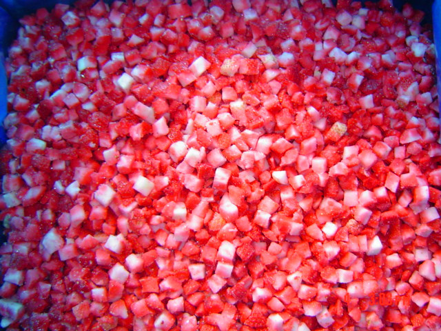 供应冷冻草莓(美13,桑格纳,甜查理)整粒,切丁