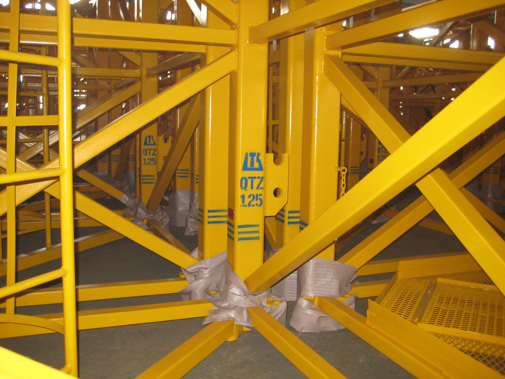 山东鸿达qtz3153883407542643吨塔式起重机塔吊标准节