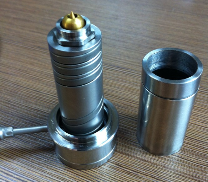 东邦热流道全新潜入式结构,双重感温,质量更稳定,保修2年.