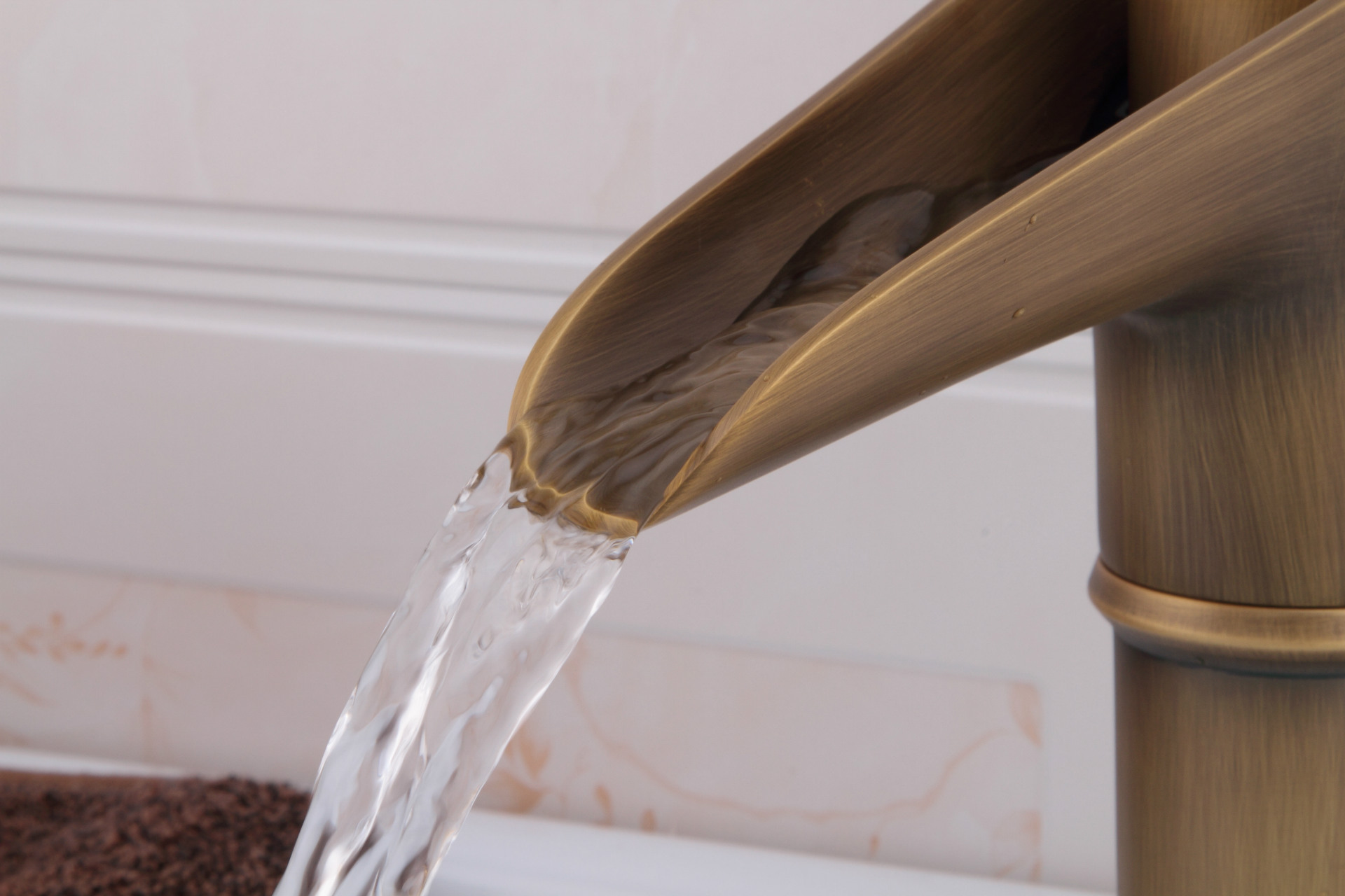 厂家直销: 仿古瀑布脸盆水龙头 脸盆水龙头 面盆水龙头