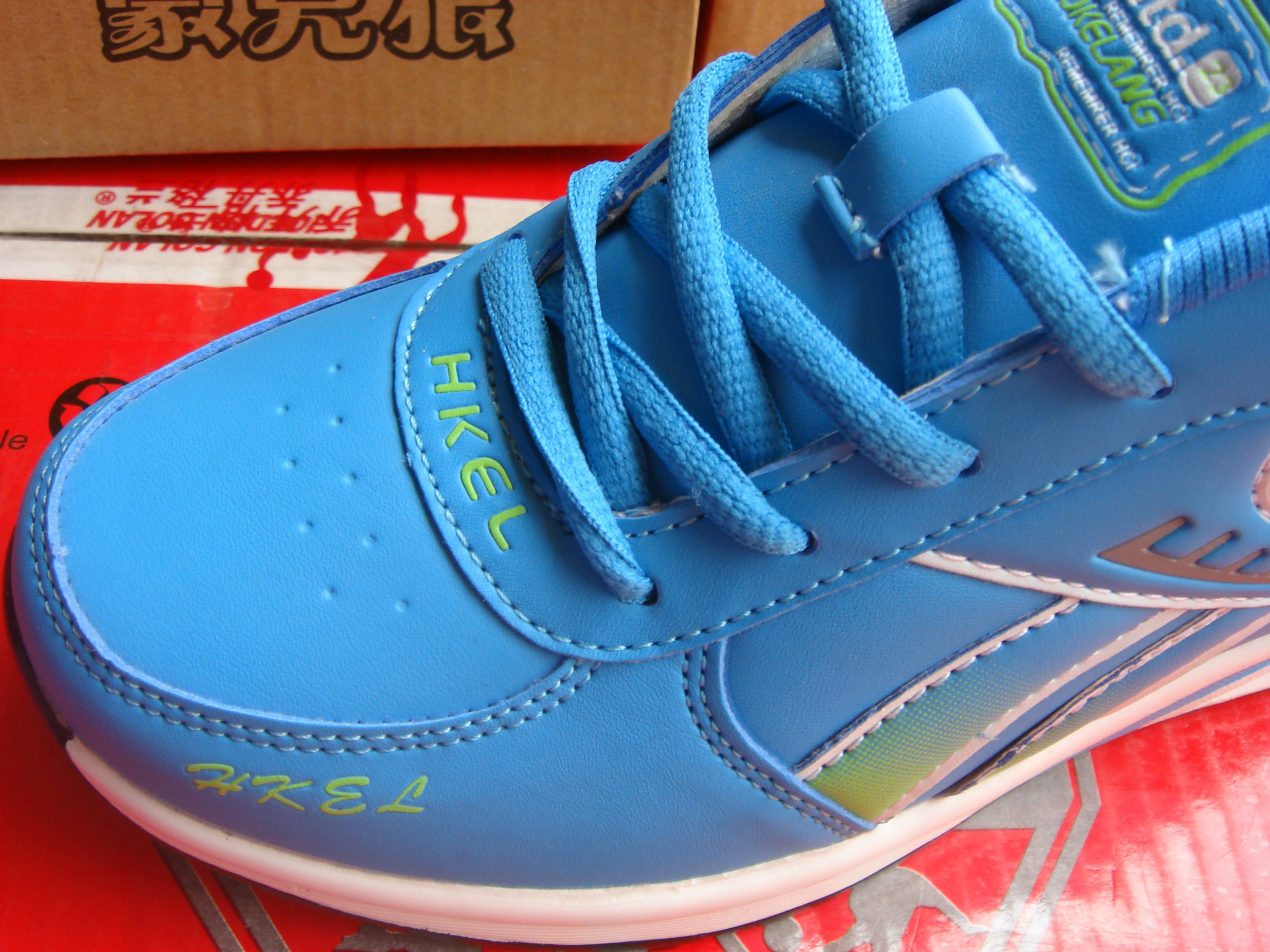 批发新款正品豪克狼女跑鞋晋江库存尾货鞋秋冬二色鞋15双/箱