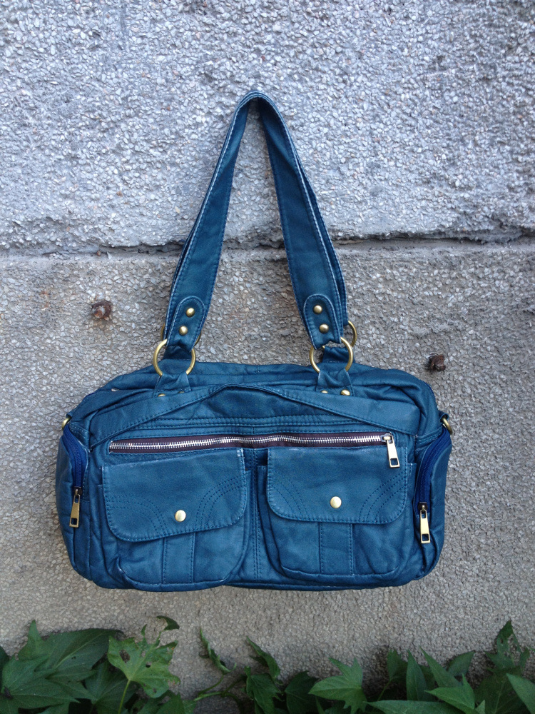 > 当前位置:首页-产品详情-130627水洗皮品牌女包手提单肩斜跨三用