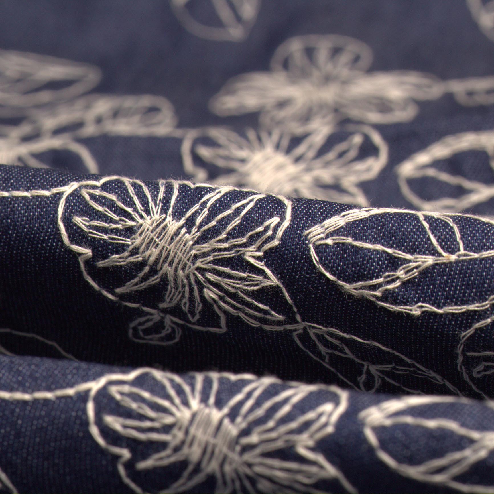 牛仔平绣绣花65棉35涤浙江绍兴柯桥厂家直销高品质