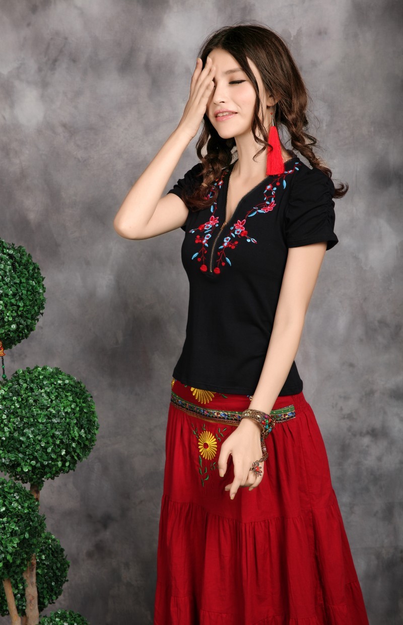 1251民族风新款 夏款 全棉修身领口拉链绣花 时尚短袖t恤