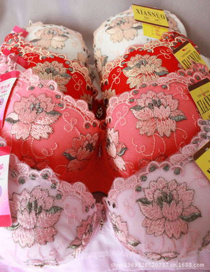 正品批发柔粉按摩刺绣小胸厚罩a杯内衣调节型文胸深v性感套装3302