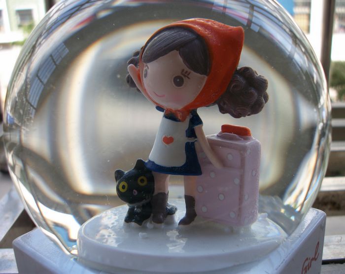 批发100#新款普拉女孩水晶球音乐盒 创意旋转八音盒 工艺礼品混批