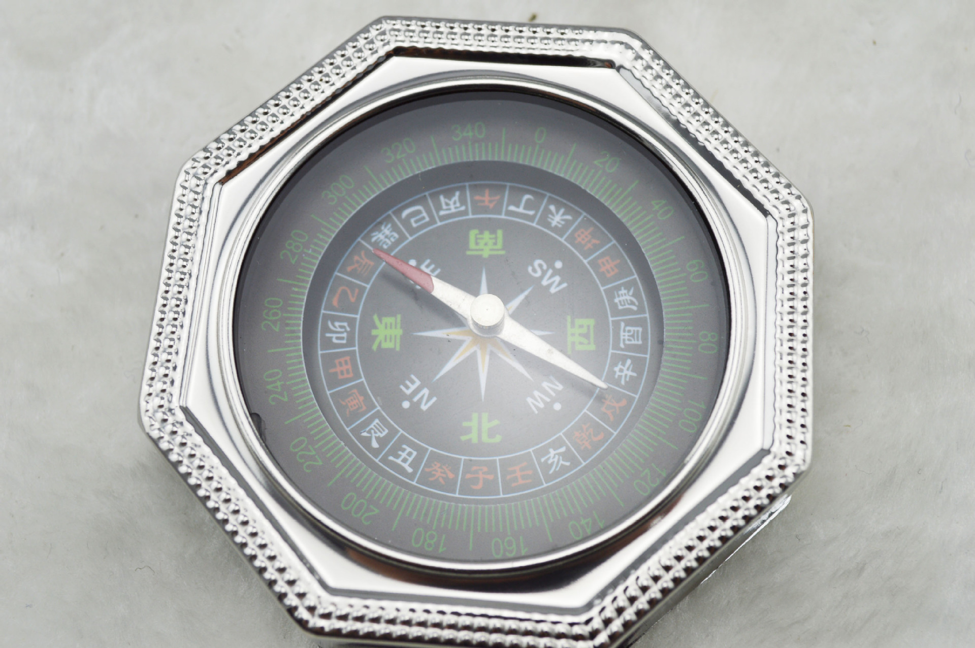 厂家直销八角便携式指南针登山野营旅游户外用品创意户外生活