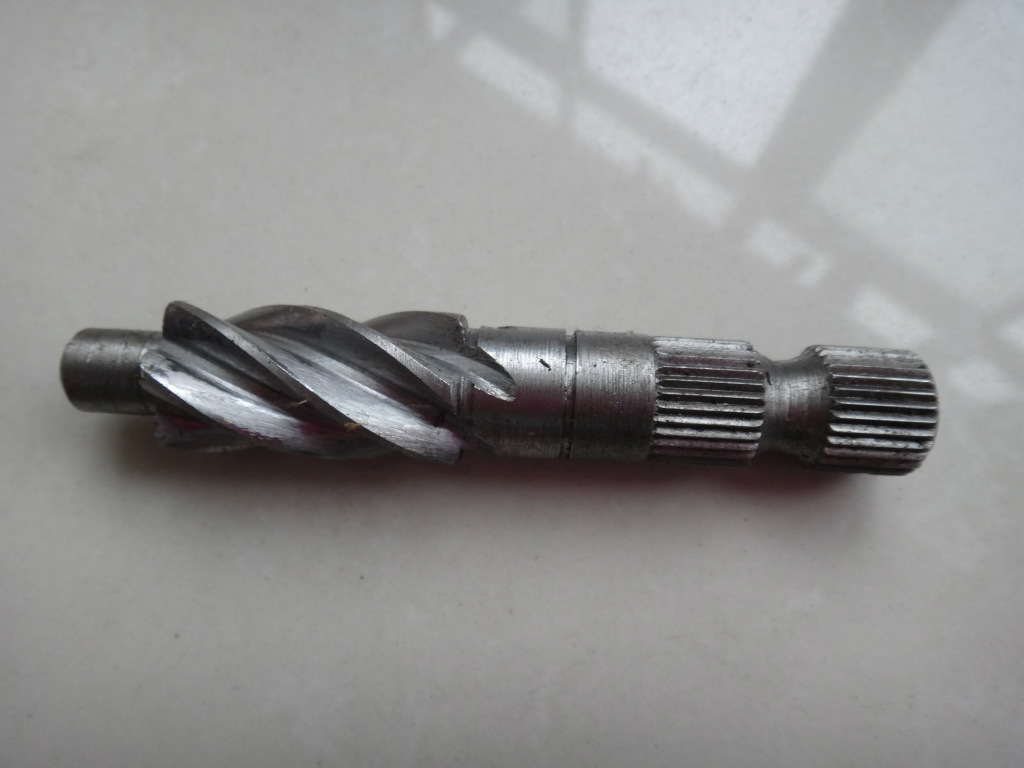 厂家直销优质汽车转向器齿轮轴