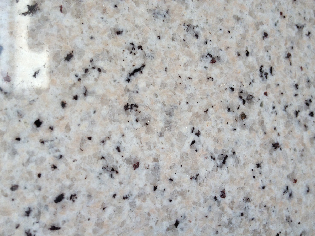 玫瑰白麻柱子,白色花岗岩,颜色均匀,无色差