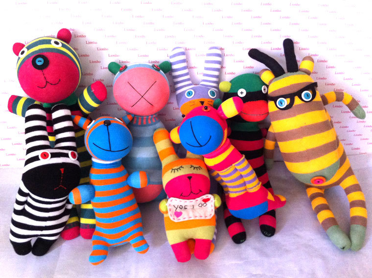 创意布艺儿童毛绒玩具 diy袜子纽扣娃娃手工布制公仔玩偶厂家批发