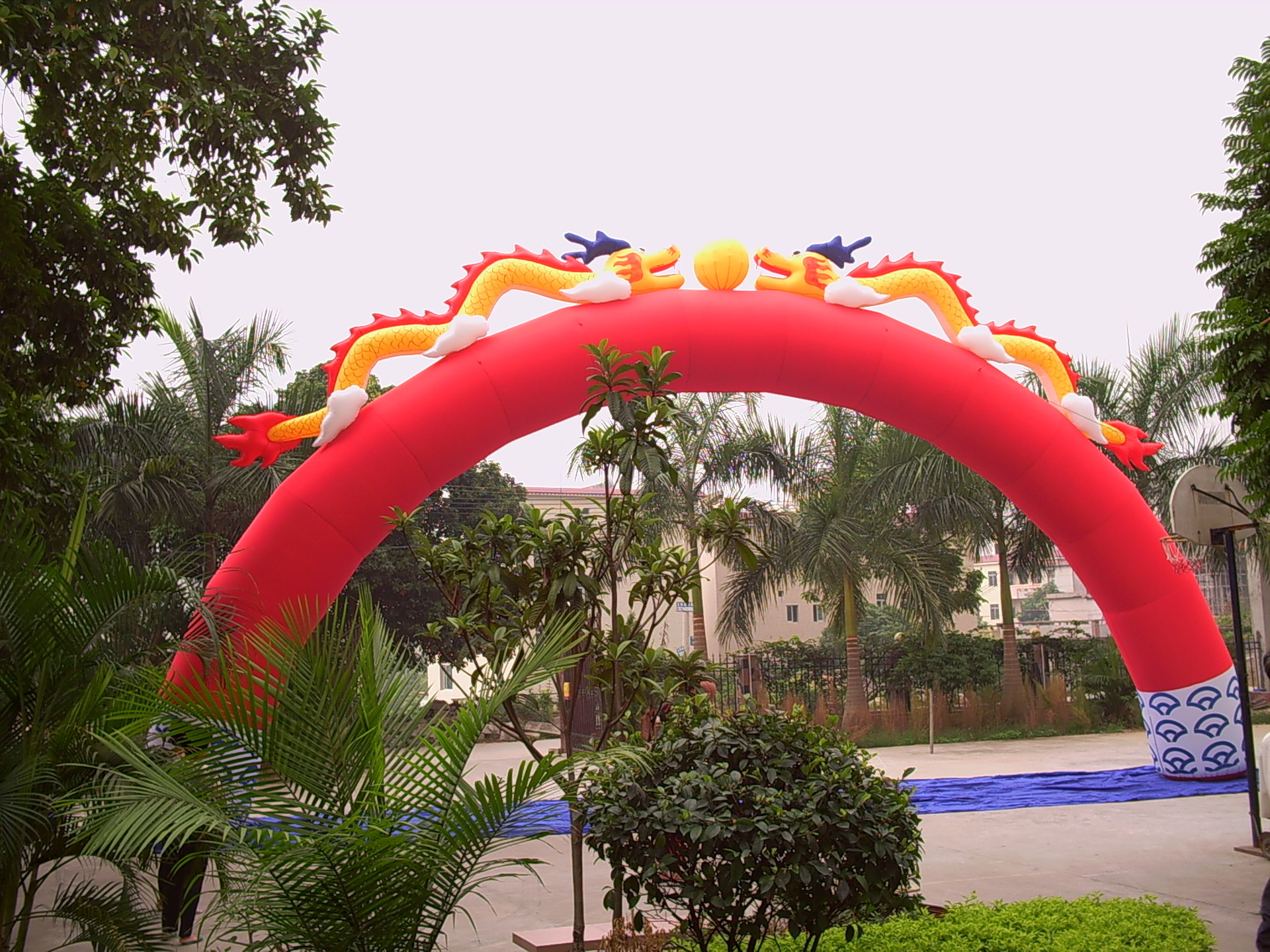 厂家直销霞桂充气拱门 12米双龙拱门 广东拱门 订做logo 婚庆拱门图片