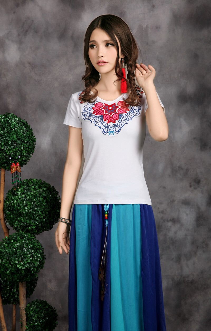 1256民族风新款 夏款女装 全棉多色绣花修身短袖t恤 v领时尚t恤