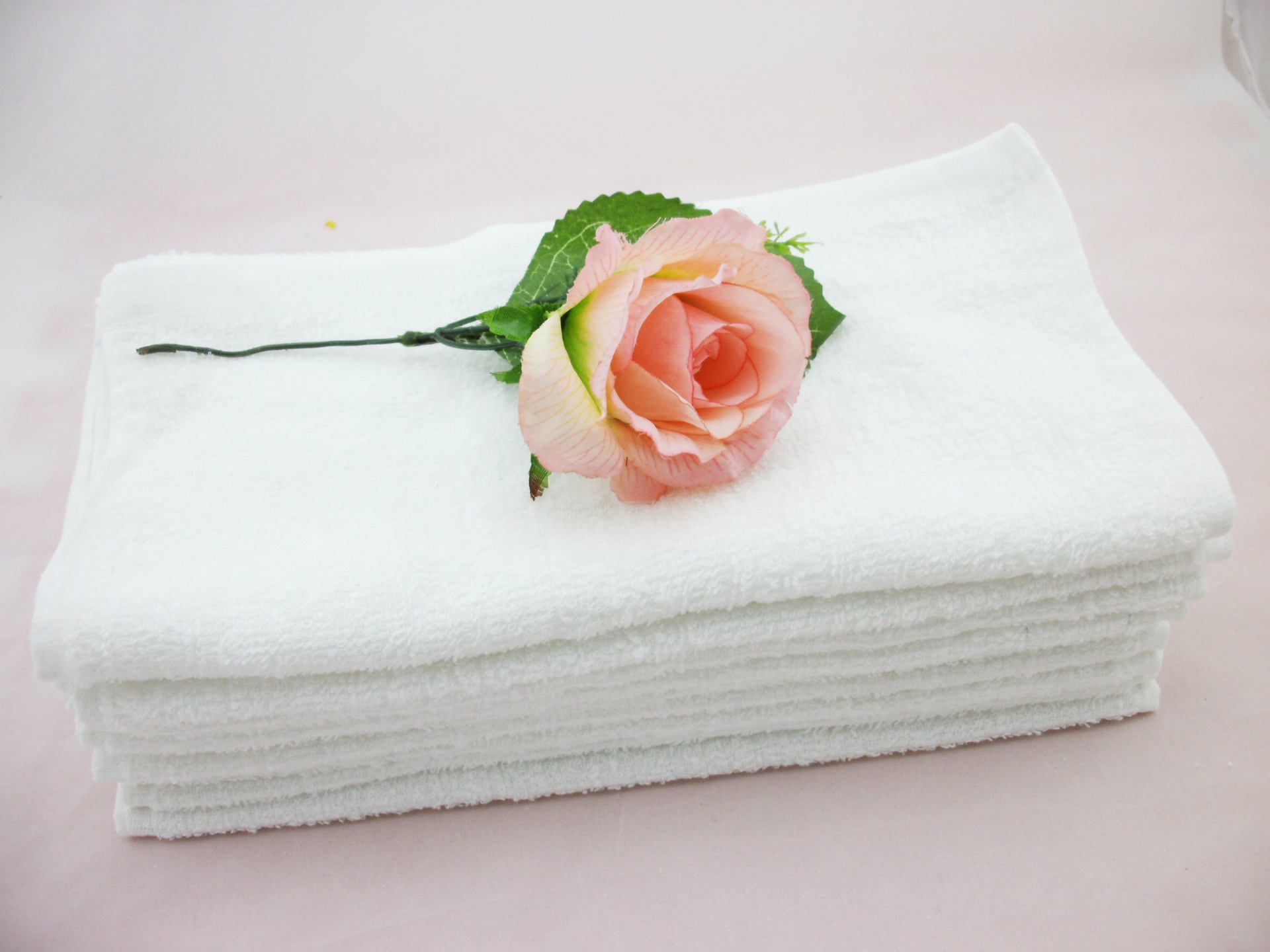 毛巾厂家直销一次性55克酒店白毛巾 宾馆洗浴专用吸水不掉毛