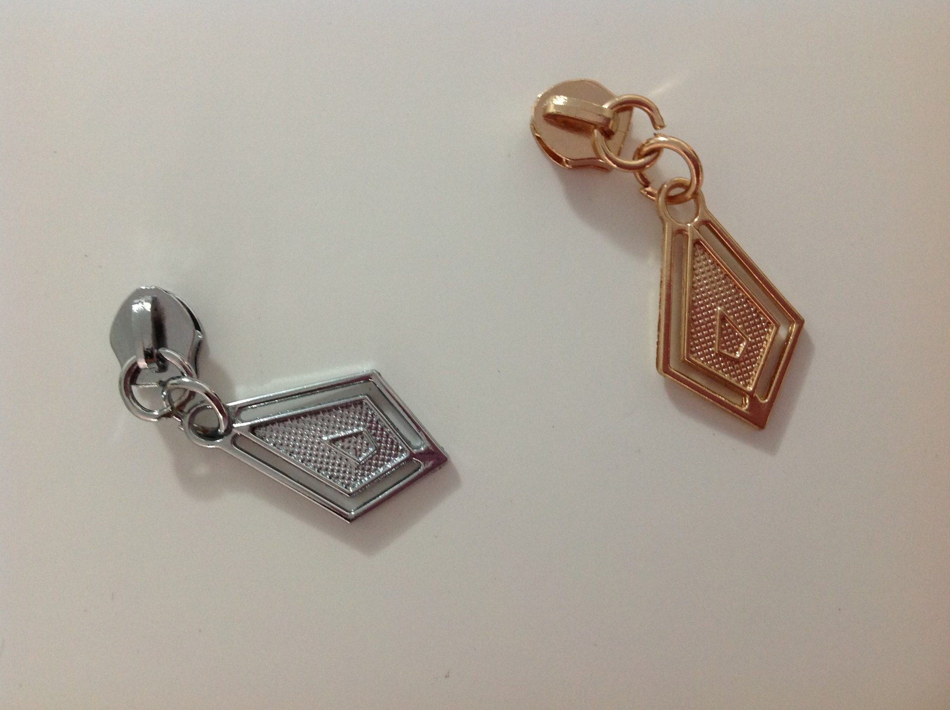 时尚拉链冬季防寒保暖真皮手套 供应3金属拉链riri拉链,品牌拉链白金