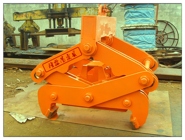 隆盛多年潜心研发生产更人性化轻便耐用的钢坯夹钳 方坯夹具