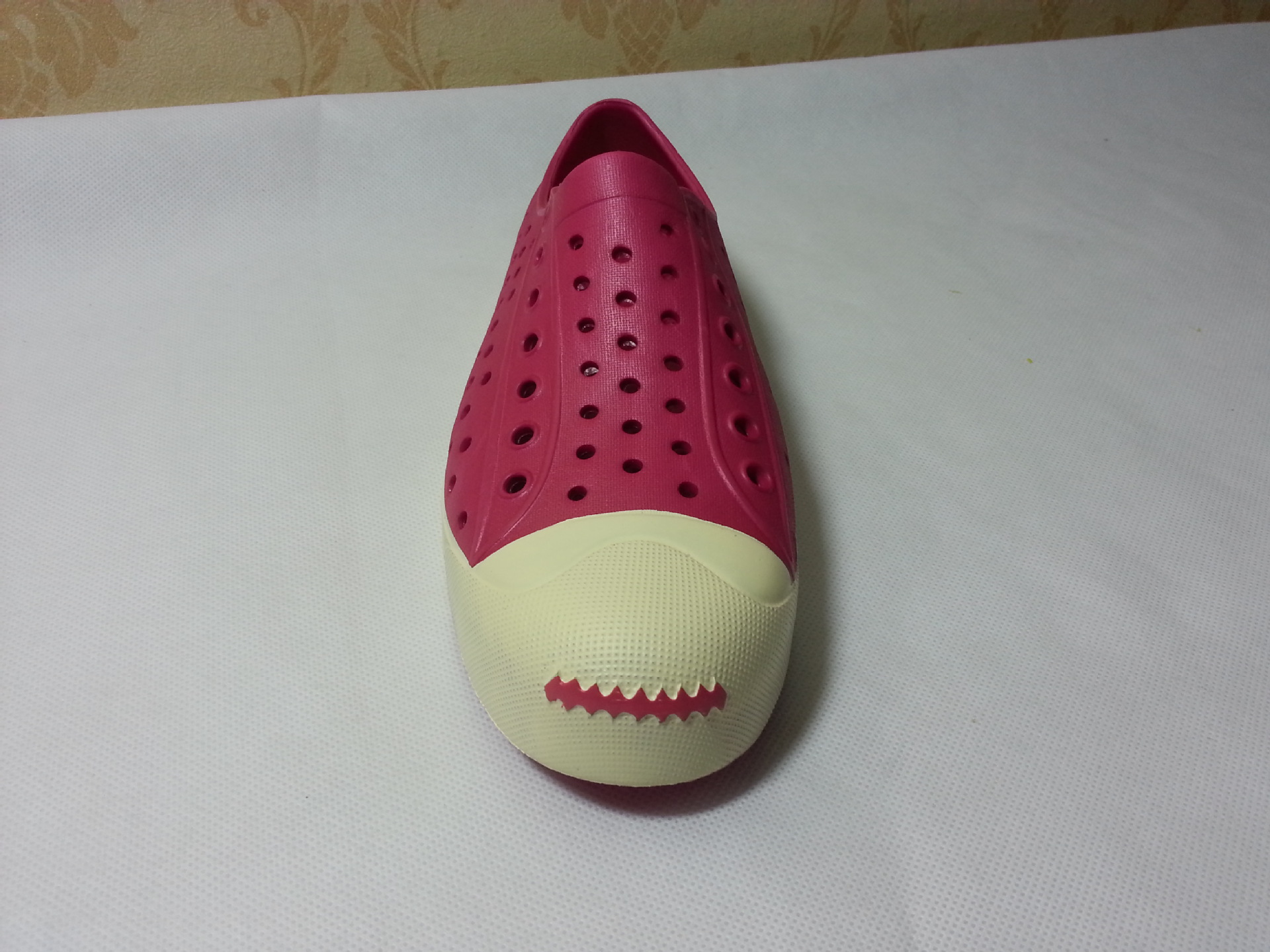 native jefferson开口笑洞洞鞋夏季透气沙滩鞋男女情侣潮包头凉鞋