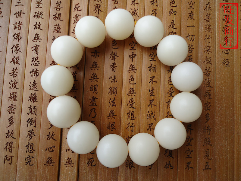 厂家供应白菩提根圆形手串 直径18mm*13颗直径20mm*12颗 无隔片