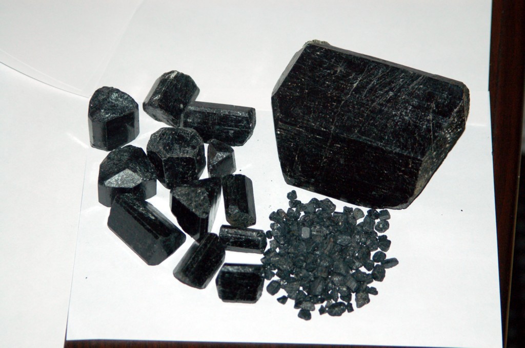 优质单晶体电气石 水处理滤料电气石 高纯度电气石 欢迎致电洽谈