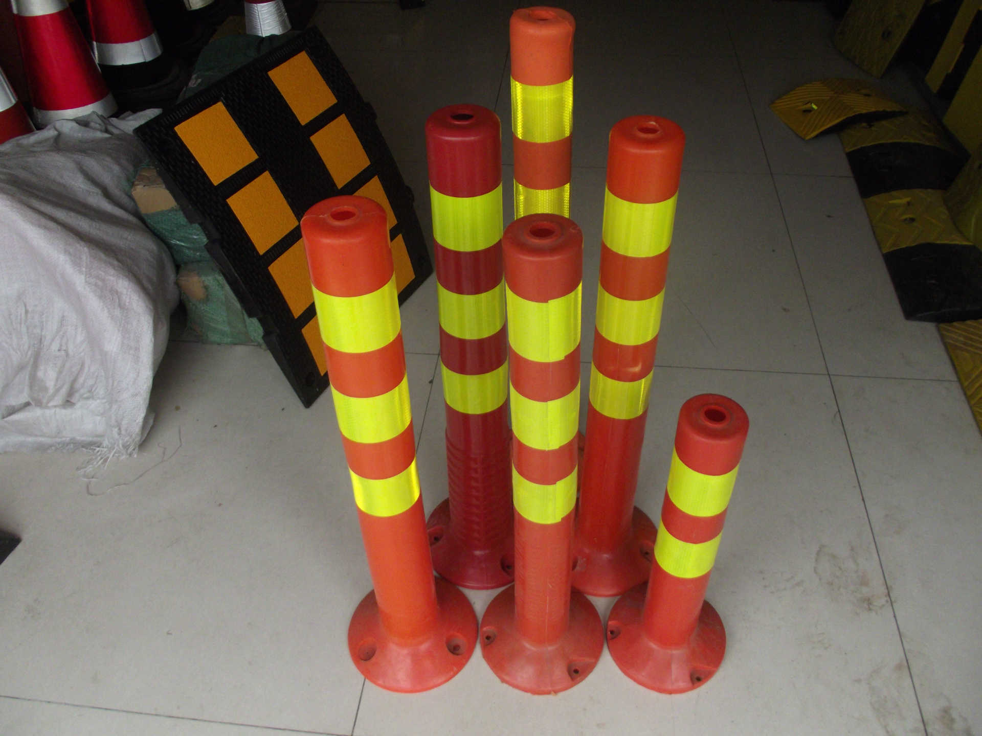 交通设施道口标 道路标注 塑料弹性柱 塑料警示桩 隔离桩