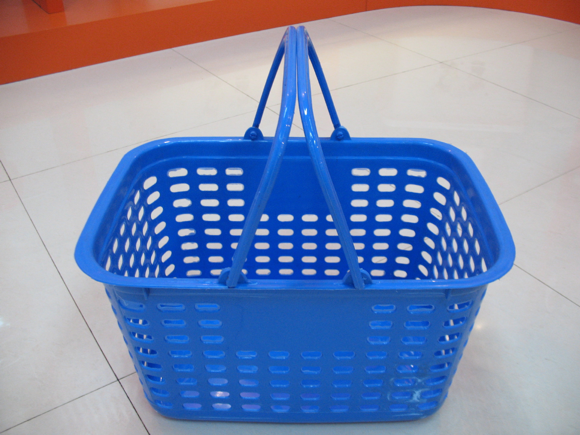 大号塑料手提篮 中号杂物收纳篮 蓝色带提手镂空超市提篮 批发