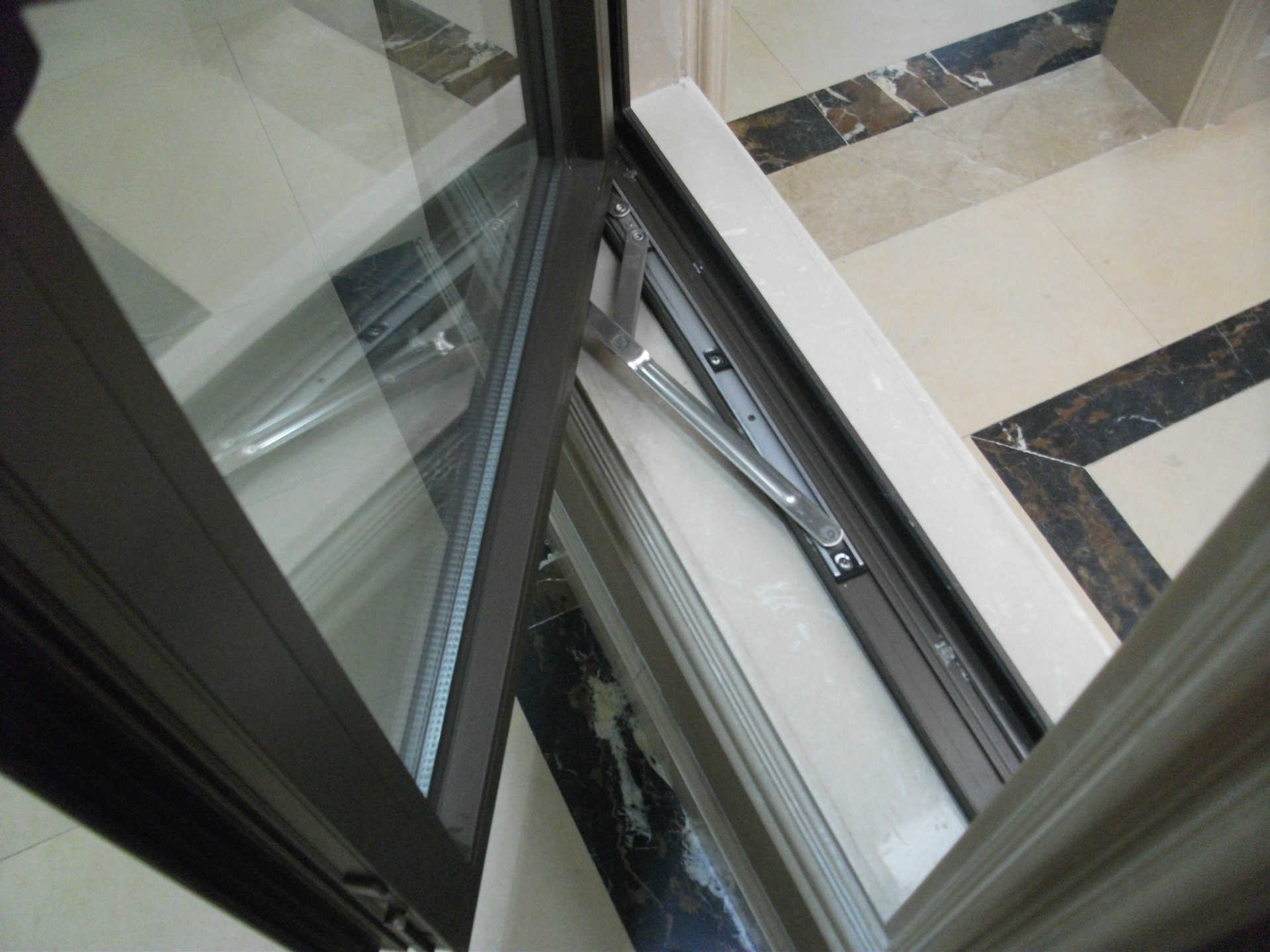 铝合金门窗 >别墅铝合金门窗  配件:德国siegenia(丝吉利娅)五金配件