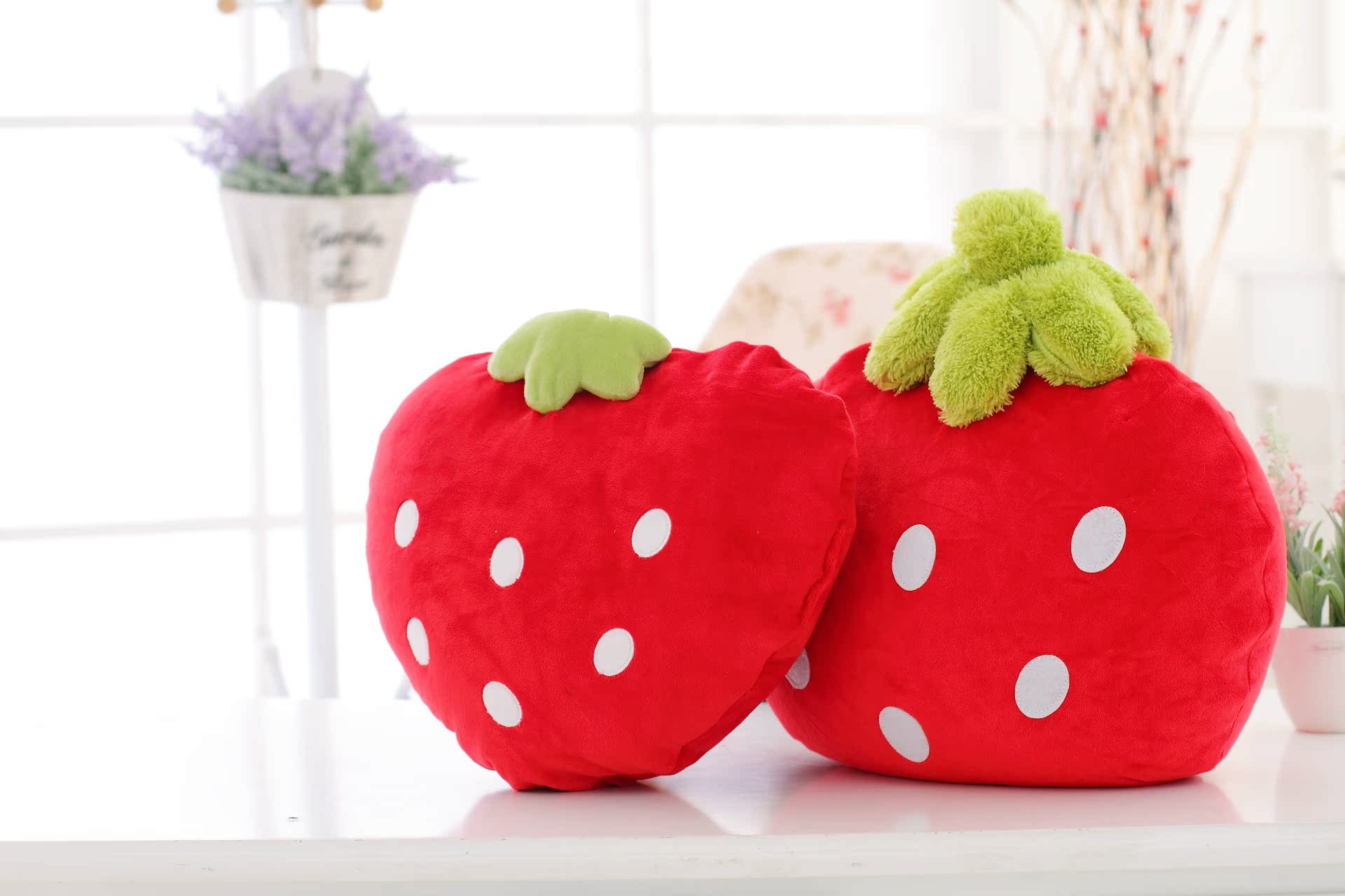 通草莓泡沫粒子抱枕 爱心水果毛绒玩具腰枕 靠垫 椅垫