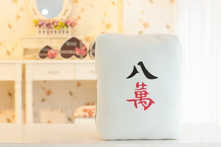 厂家直销创意大号麻将发财红中八万抱枕靠垫毛绒玩具布娃娃招代理