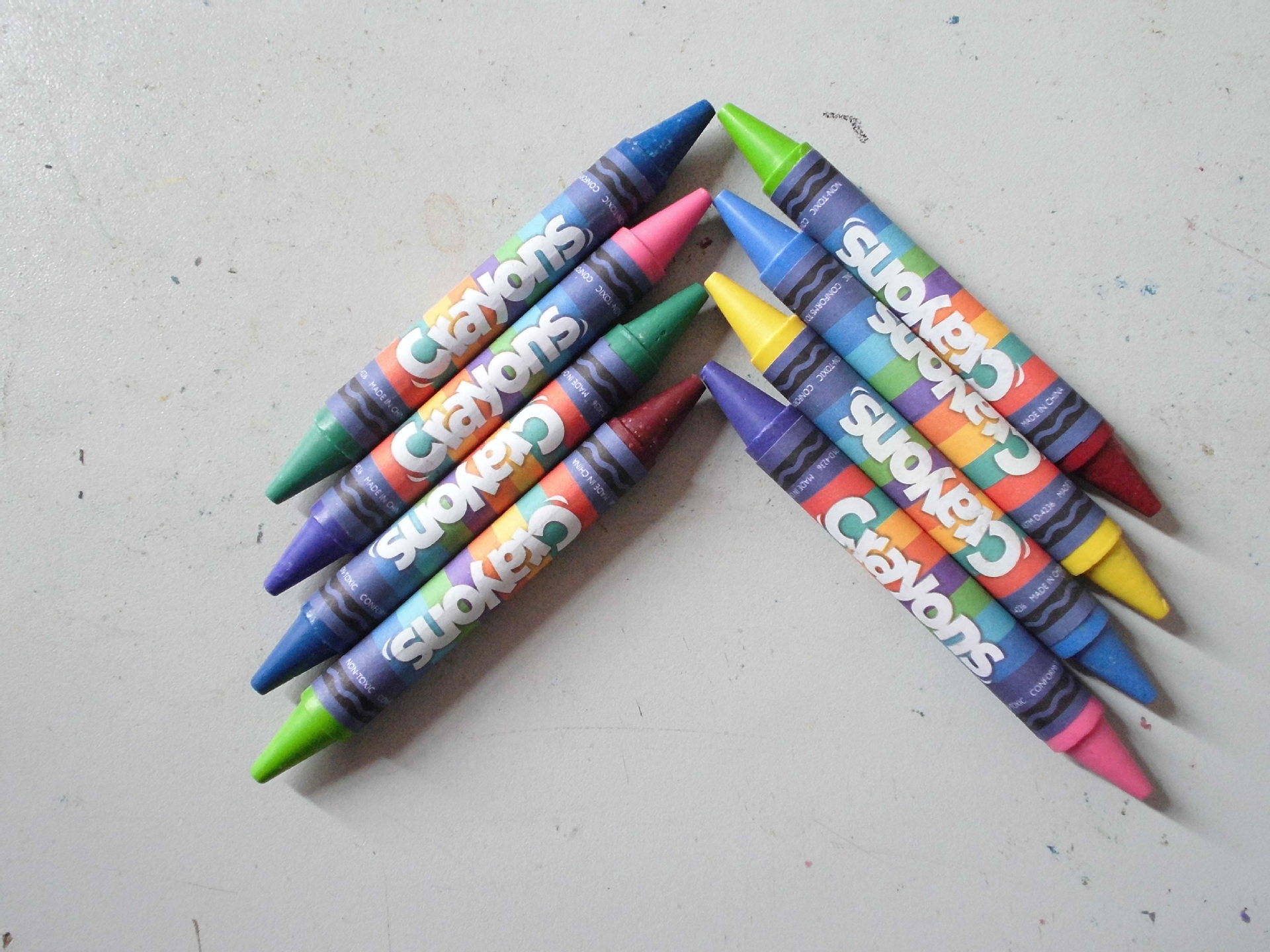 彩色蜡笔crayon发音图片