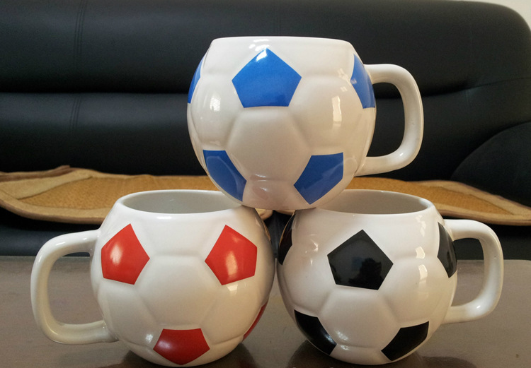 潮州陶瓷杯定制 2014足球世界杯礼品马克杯 可旋转足球杯子