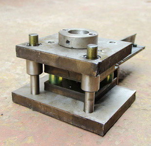 不锈钢方管冲孔模具,圆管冲孔成型,锁孔模具,冲孔模具