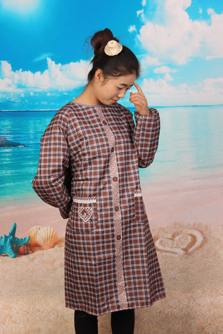 桃皮绒带扣罩衣