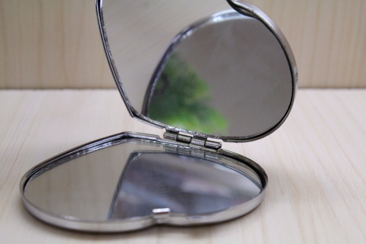 【批发优质心形铁镜 卡通小铁镜 双面镜子 时尚精美 包包宝】批发优质